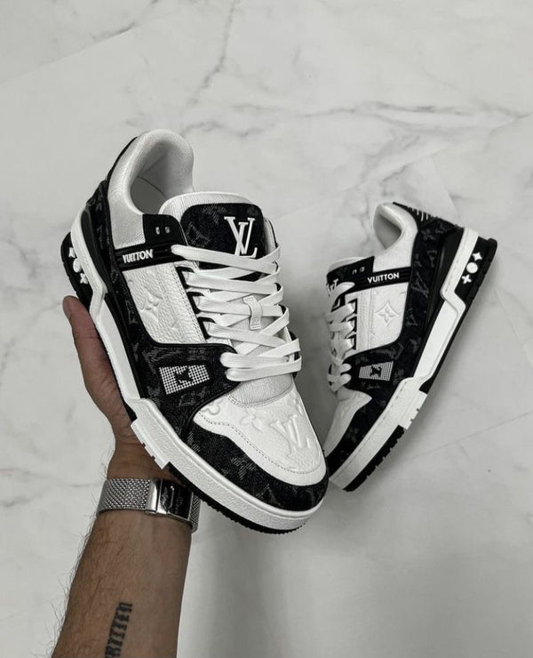 Sneakers L