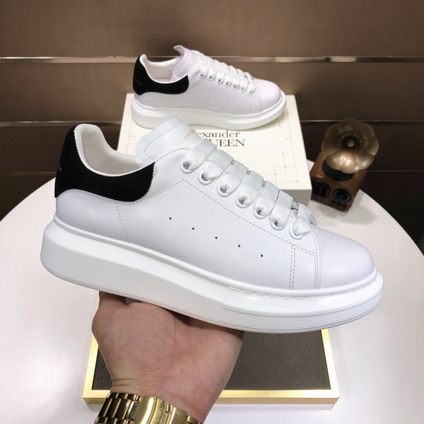 Sneakers alexa