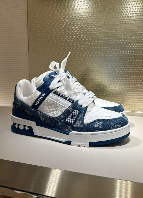 Sneakers L