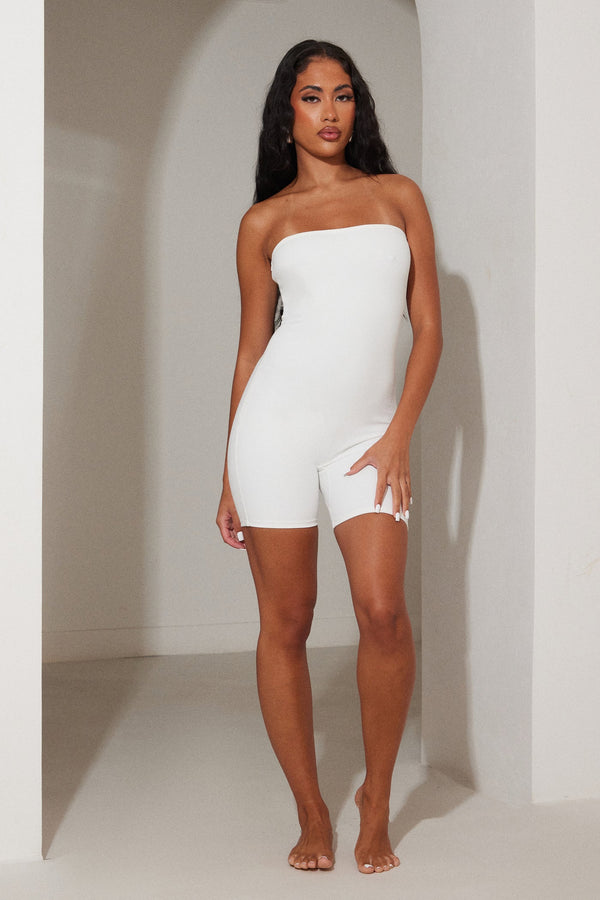 Tutina white sculpt