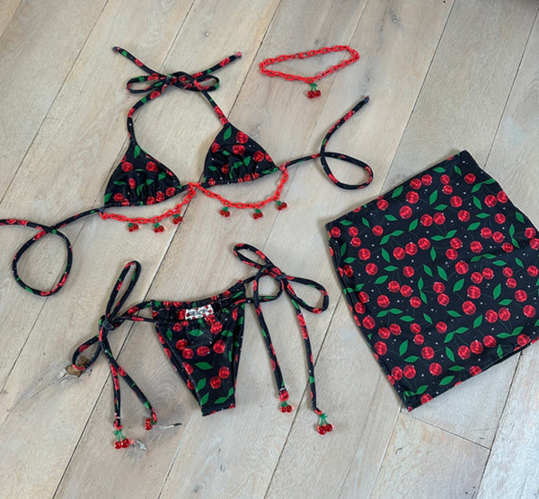 Bikini completo e gonna cherry