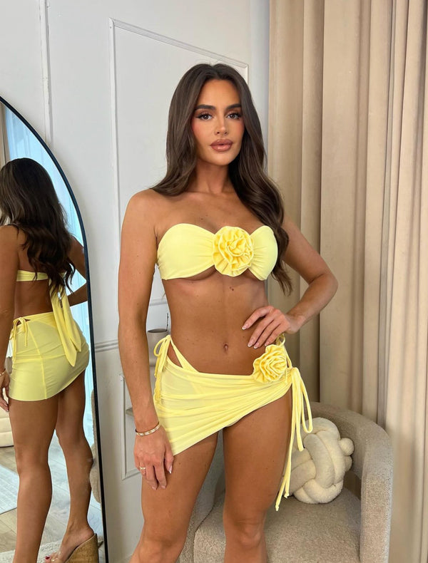 Bikini roses+ gonna